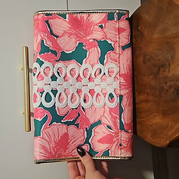 NEW Lilly Pulitzer clutch - Picture 4 of 4